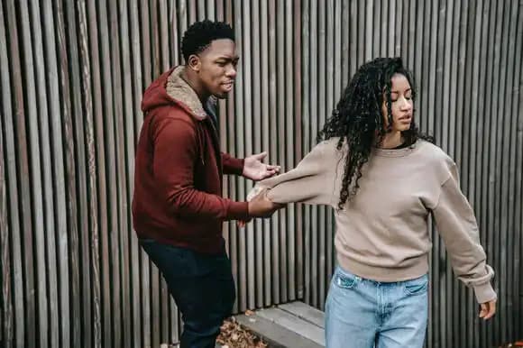 Five Major Signs Your Wife Is Almost Leaving You